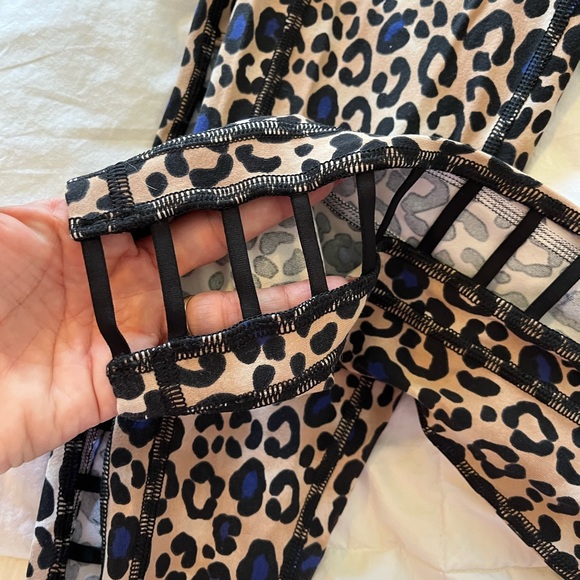 Victoria secret knockout legging - Picture 2 of 4